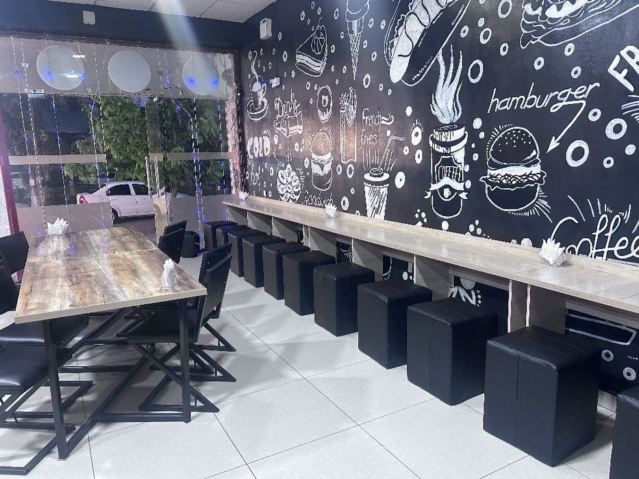 Kafe uchun mebel va uskunalar sotiladi