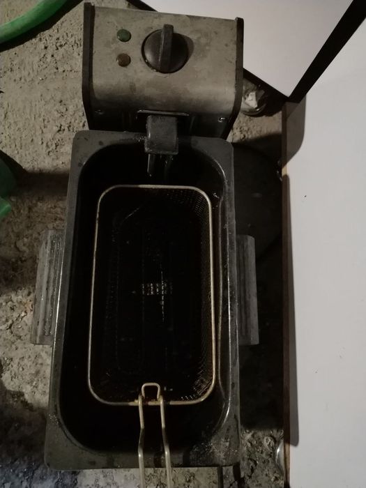 Фасфут ун тайёр стол стул холодильник ва барча аппаратлар сотилади