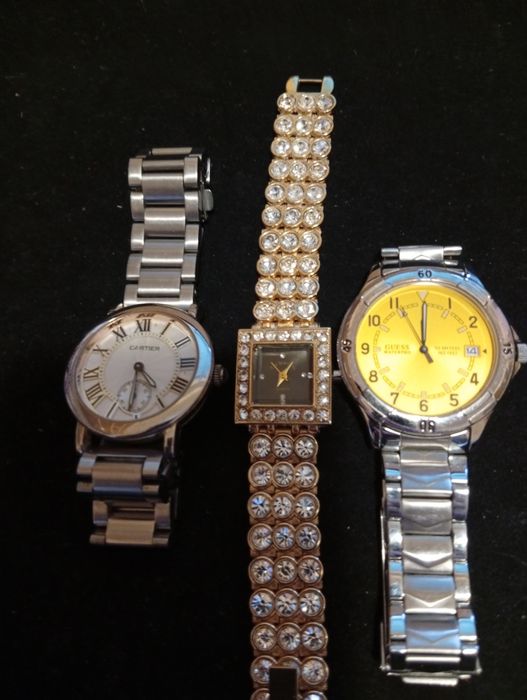 Vând ceasuri de damă