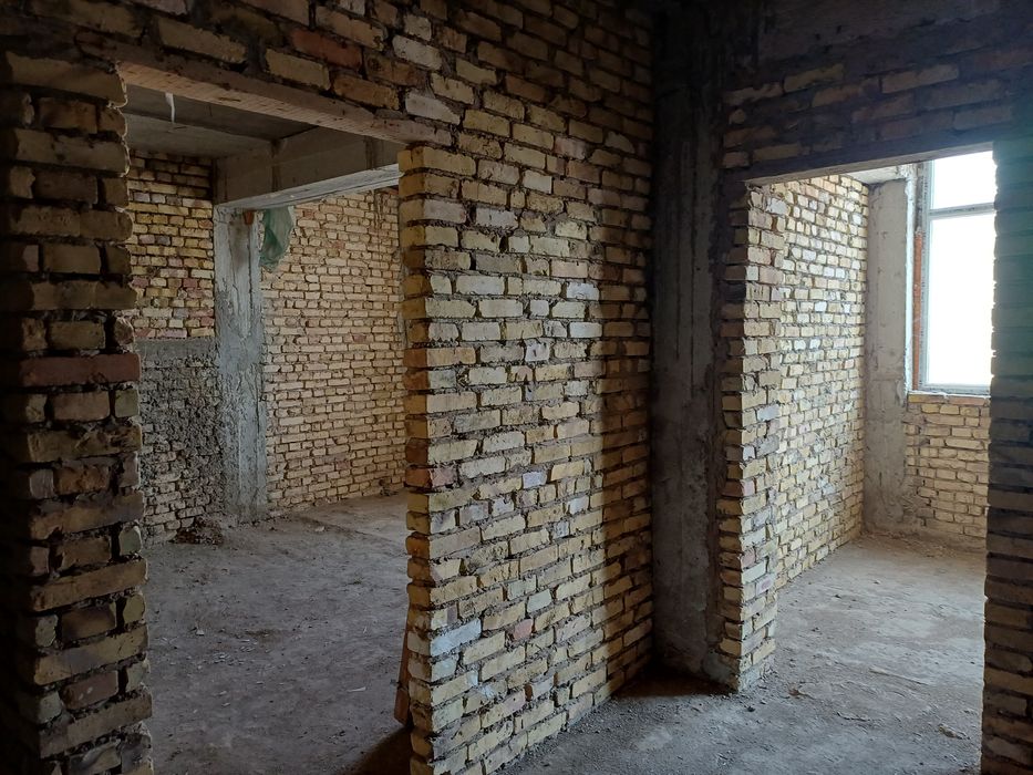 3 xonalin Kvartira sotiladi