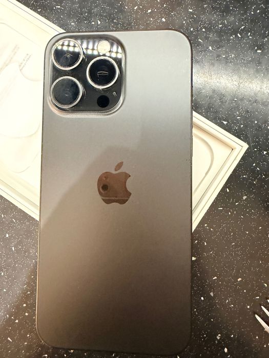 Продавам iPhone 15 pro max