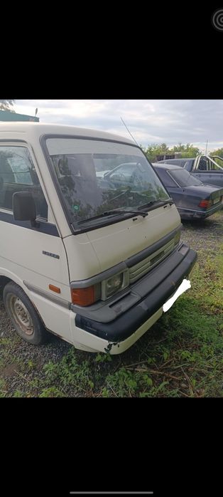 Продам машину Mazda E2000