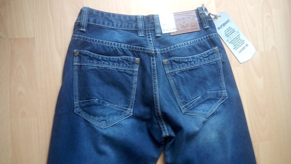 Продавам нови мъжки дънки,размер 34,39.Цена 20лв.