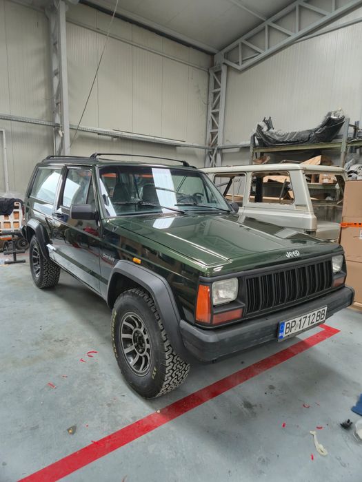 Vând jeep xj impozit zero