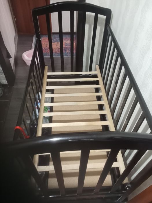 Продам детскую кровать качалку