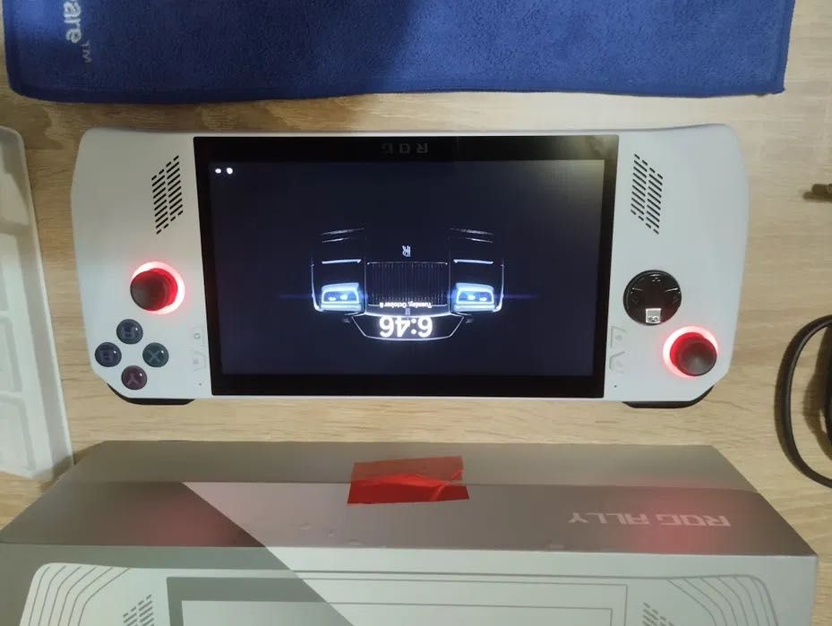 Нов Asus Rog Ally Z1 Extreme