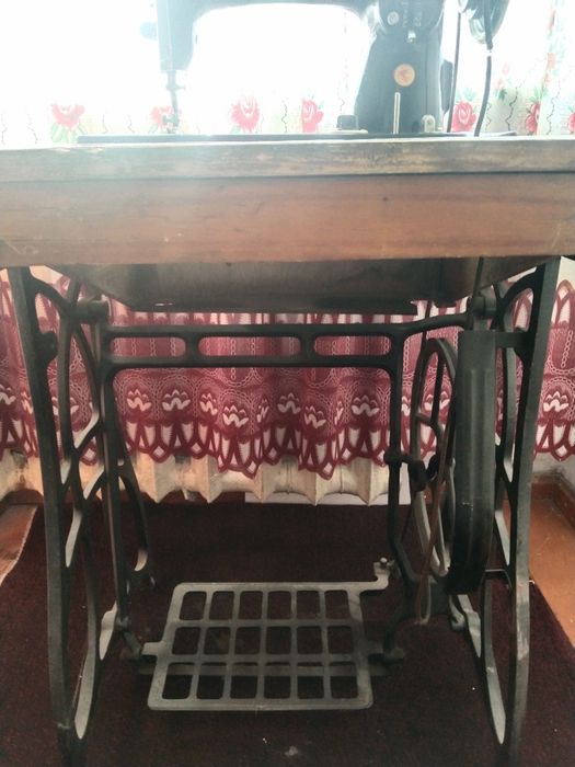 Продам швейную машинку
