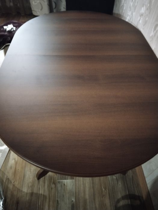 Продам стол в комплекте и стулья