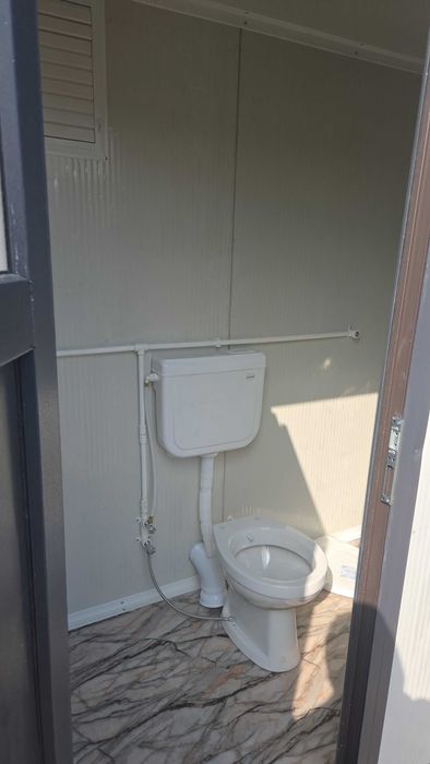 Мобилна тоалетна и баня