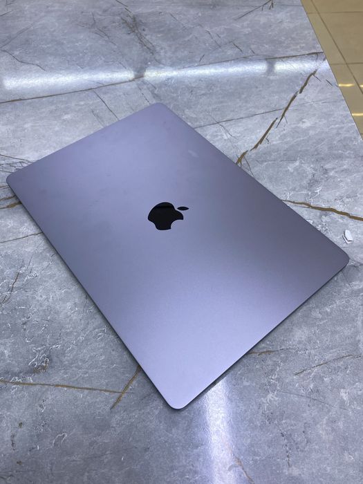 MacBook Air M3 2024