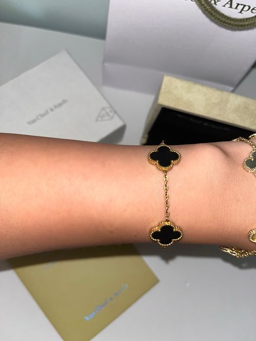 Женска гривна на Van cleef