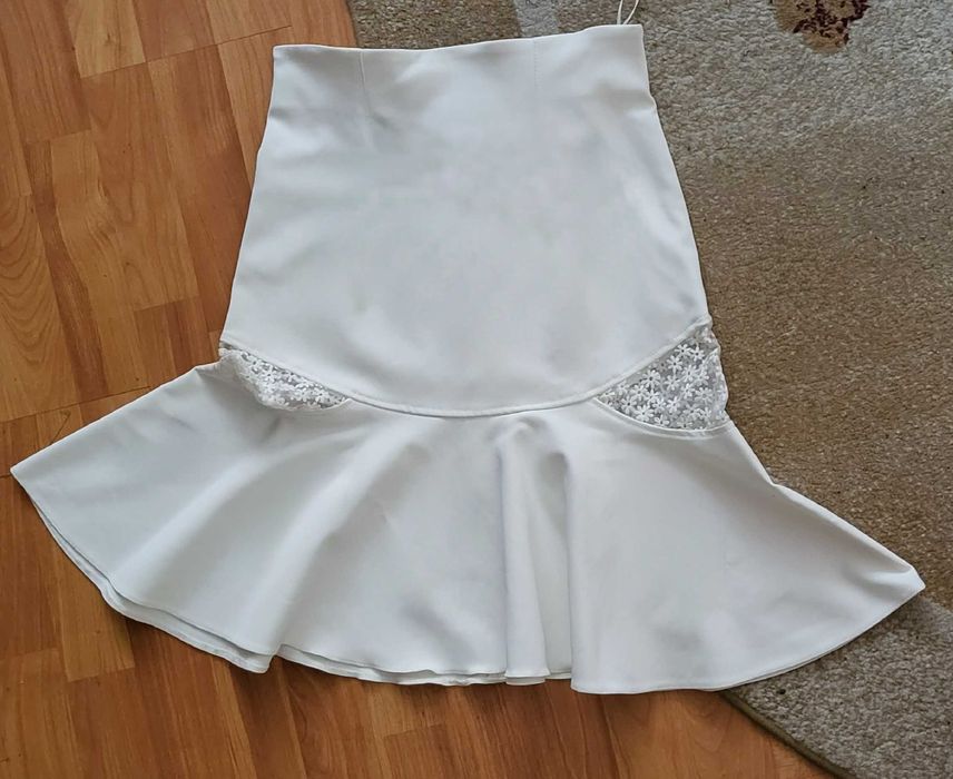 Fusta Nissa alba cu peplum