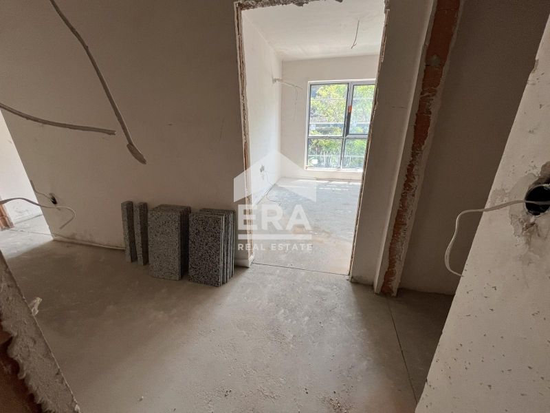Тристаен ексклузивен апарамент за продажба, в новострояща се сграда с