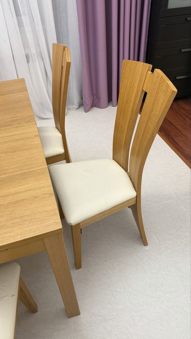 Продам обеденный стол IKEA BJURSTA с 6 стульями