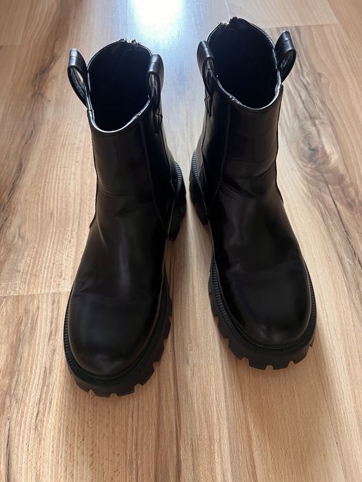 Черни ниски боти  About You