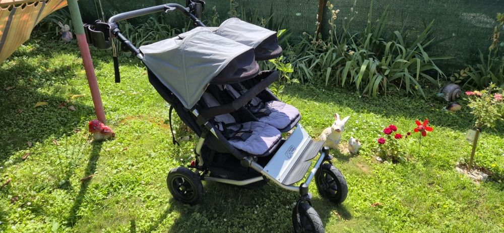 Количка за близнаци Mountain Buggy