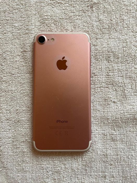 Vând două iPhone 7 cel roz e 120 cel gri 199 lei