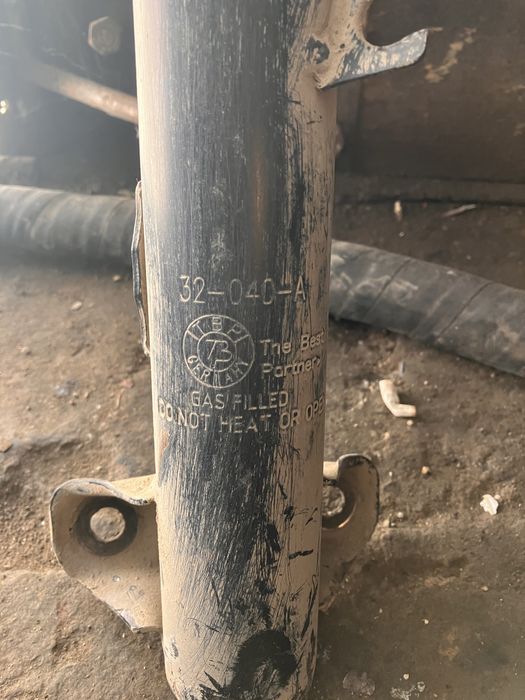 Продам амортизаторы BMW E36