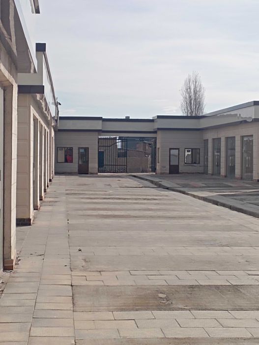 Зомин буюм бозоридаги ду́кон сотилади.