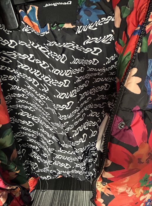 Късо дамско якенце Desigual XS