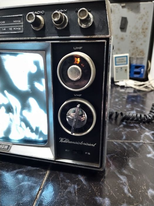 Universum Aiwa tv cu tub alb negru