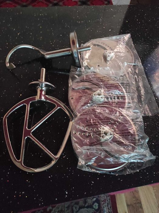 Мощен планетарен миксер Kenwood Titan