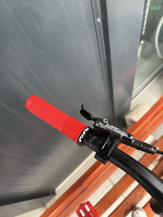 Планински велосипед Мекица Trek Slash 7 за скачане. 27,5/M