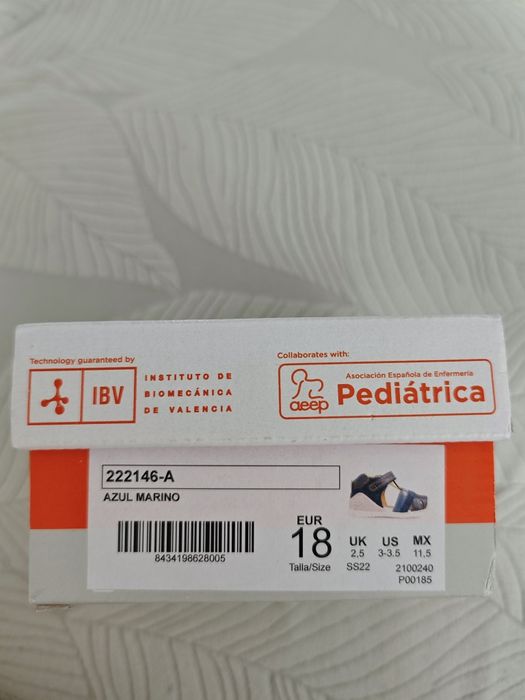 Чисто нови кожени бебешки сандали Biomecanics 18 размер