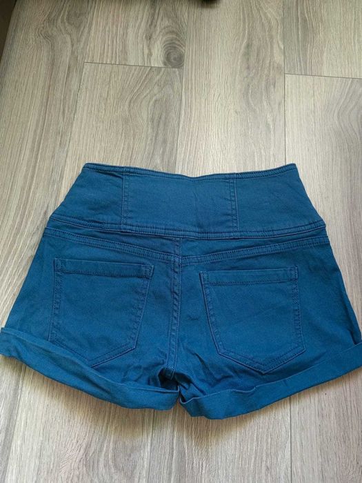 pantaloni scurti cu talie inalta - Terranova