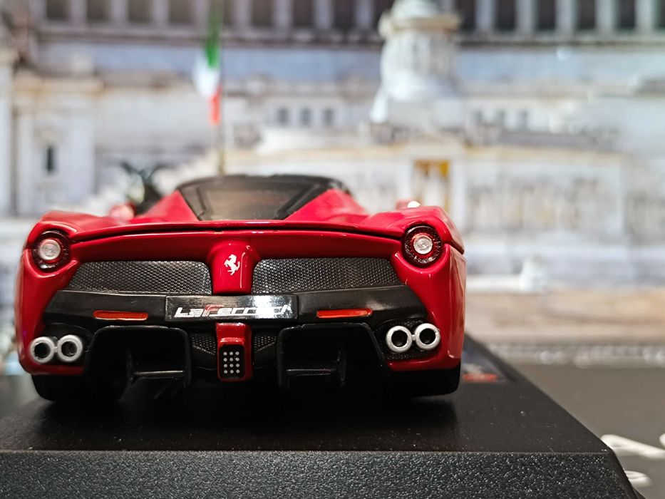 Коллекционная модель Ferrari LaFerrari 1:24