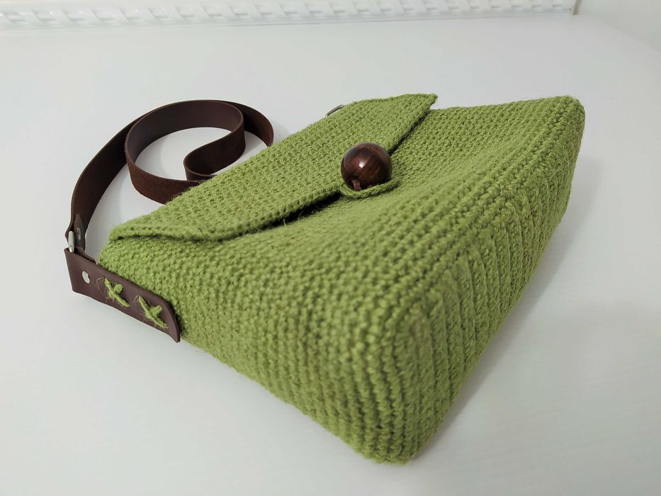 Плетени дамски чанти през рамо от юта
