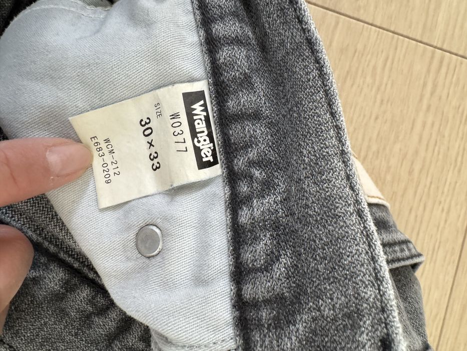 Джинсы серые Wrangler