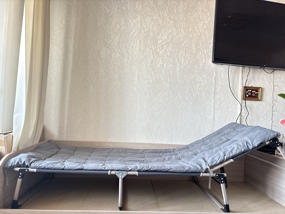 Подам раскладушку с матрасом