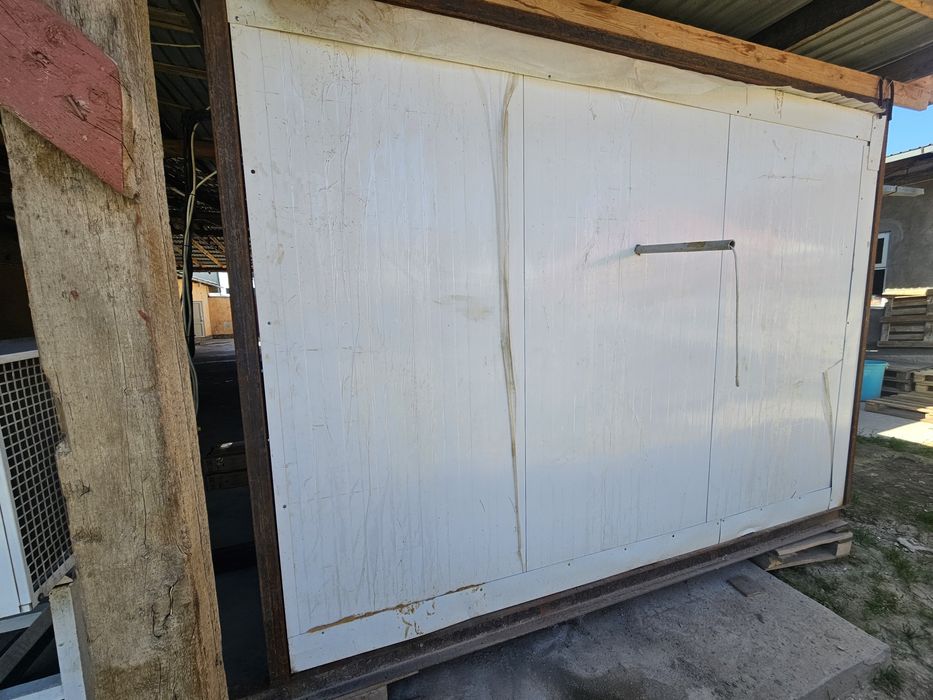 Продам морозильную камеру