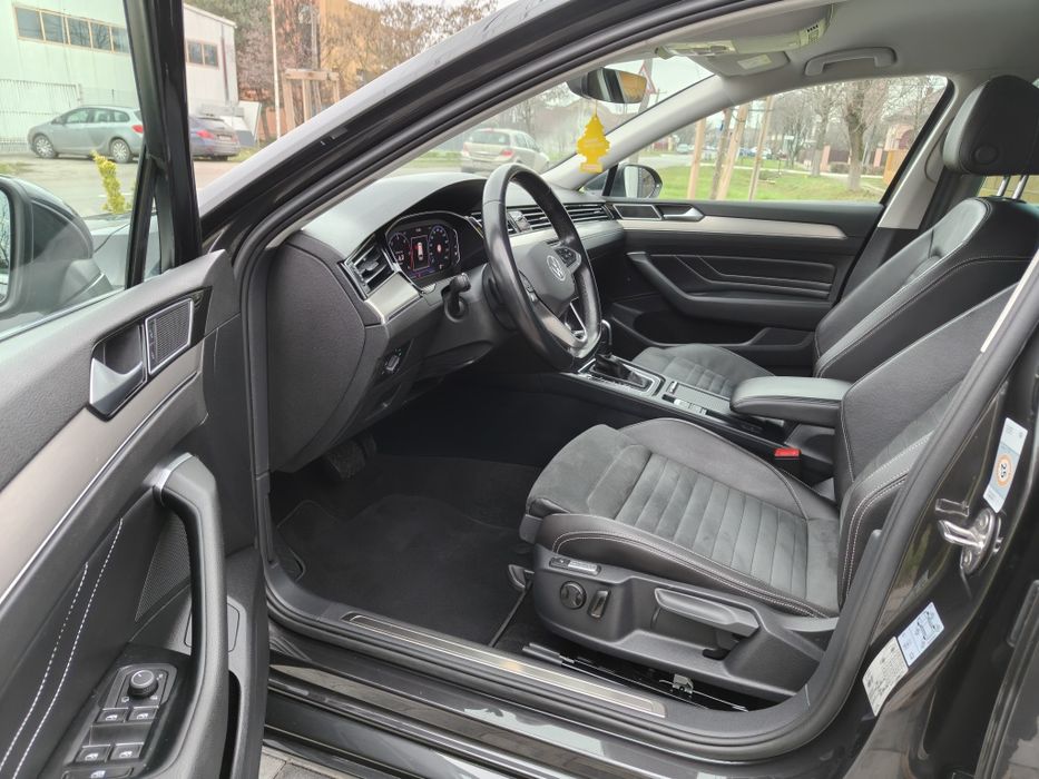 Volkswagen Passat / Automat / High-Line / 2023 / Euro 6 / NAVI / Masaj
