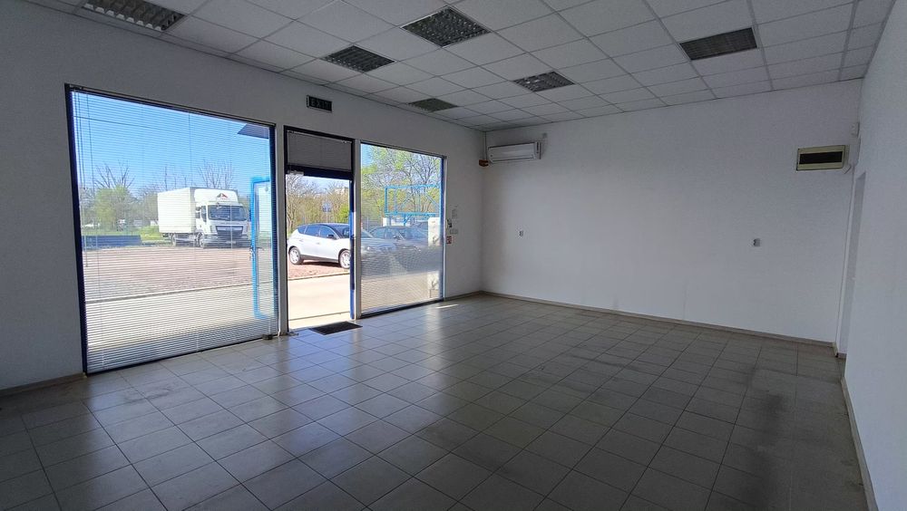 Дава се под наем Магазин в Ямбол, Мототехника - 50 кв.м за 306 € - Снимка #2