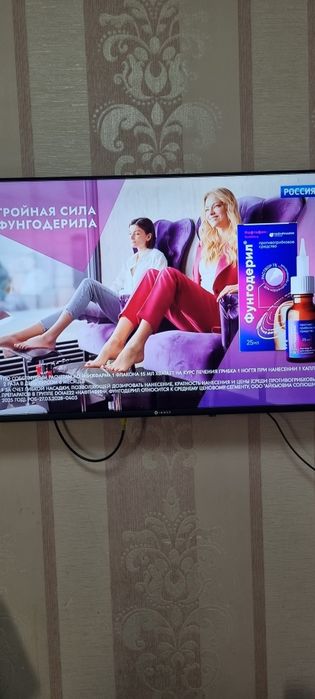 Продам телевизор смарт 43 диогональ работает отлично.
