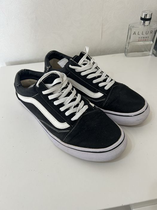 Продаю мужс. кроссовки