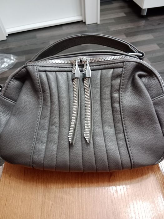 Продам сумочки по 2500 т