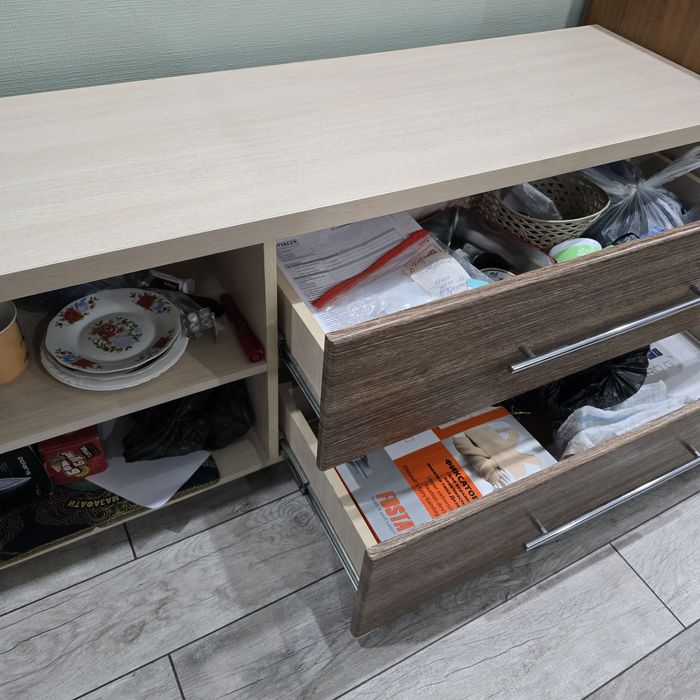 Тумба под телевизор большая. МДФ.