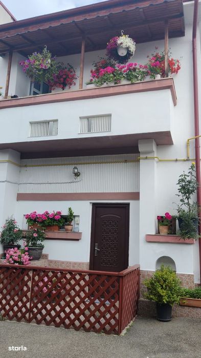 Campina - ultracentral - casa + Spațiu comercial - 215000 Euro