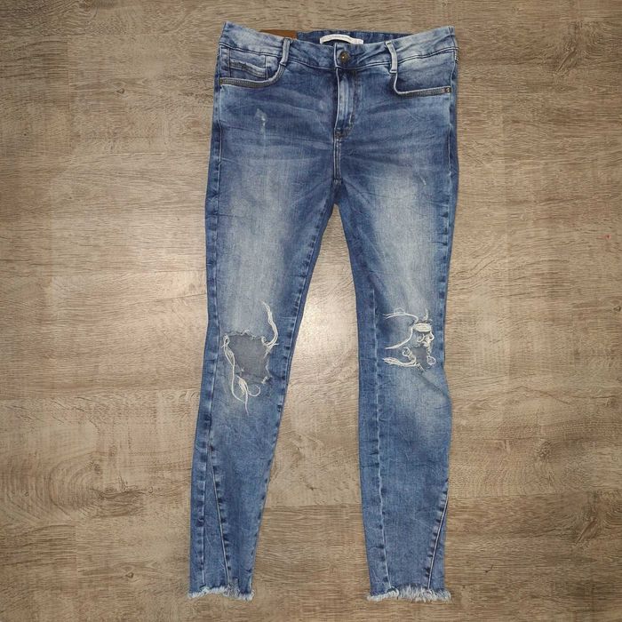 Накъсани дънки Zara