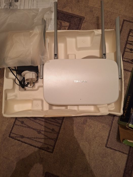 TP-Link TL-WDR5620 AC1200 Wi-Fi роутер, новый