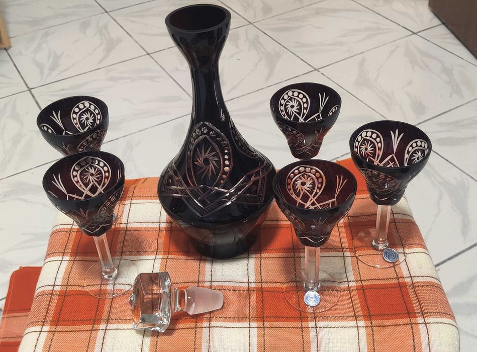 5 pahare cristal rubiniu plus sticla carafa Buzau Perla Lux