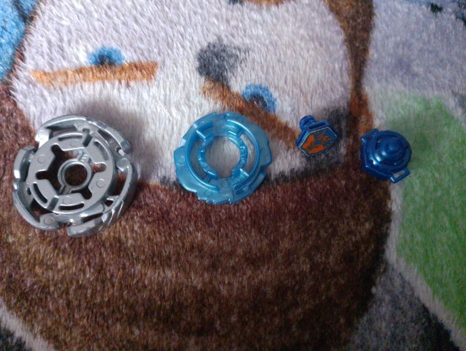 Vând beyblade Cyber pegasus metal fusion