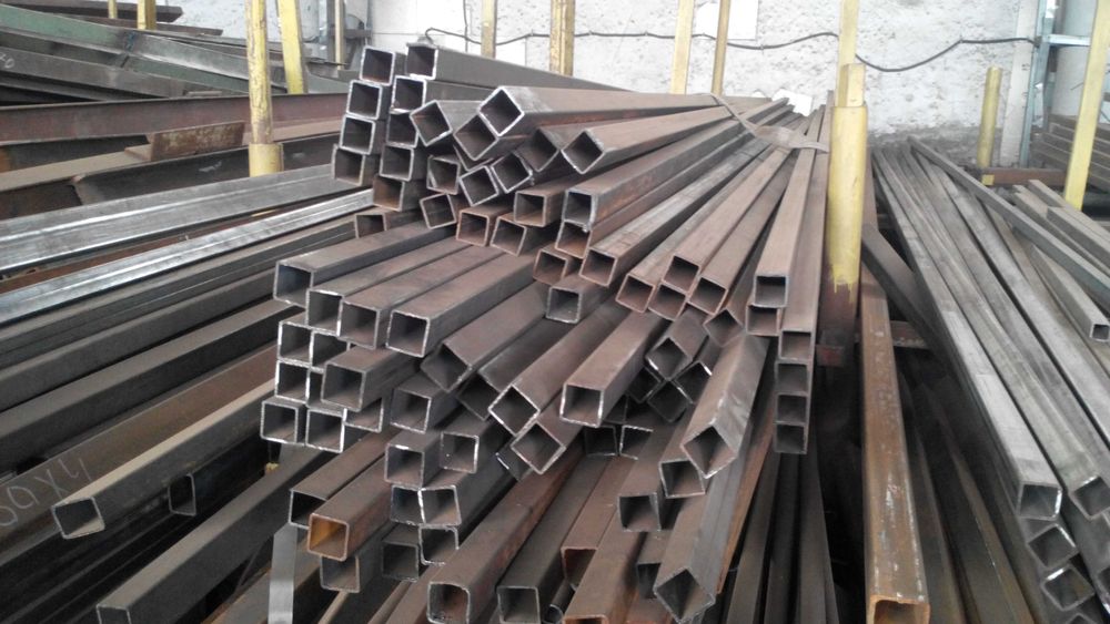 Профильная труба, доставим до объекта. В наличие любые размеры!