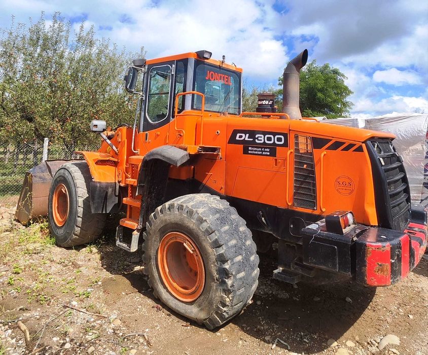 VOLA/ Încărcător Frontal DOOSAN DL 300 - Doar 8.800 Ore Reale