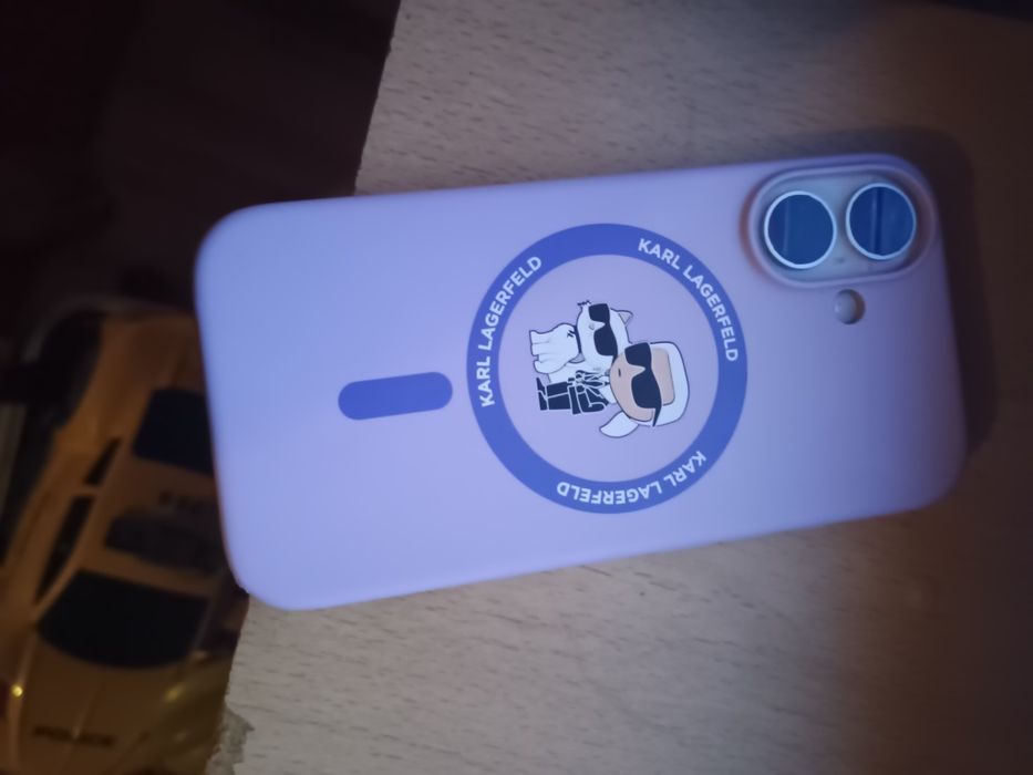 Vând iPhone 16 în stare foarte buna