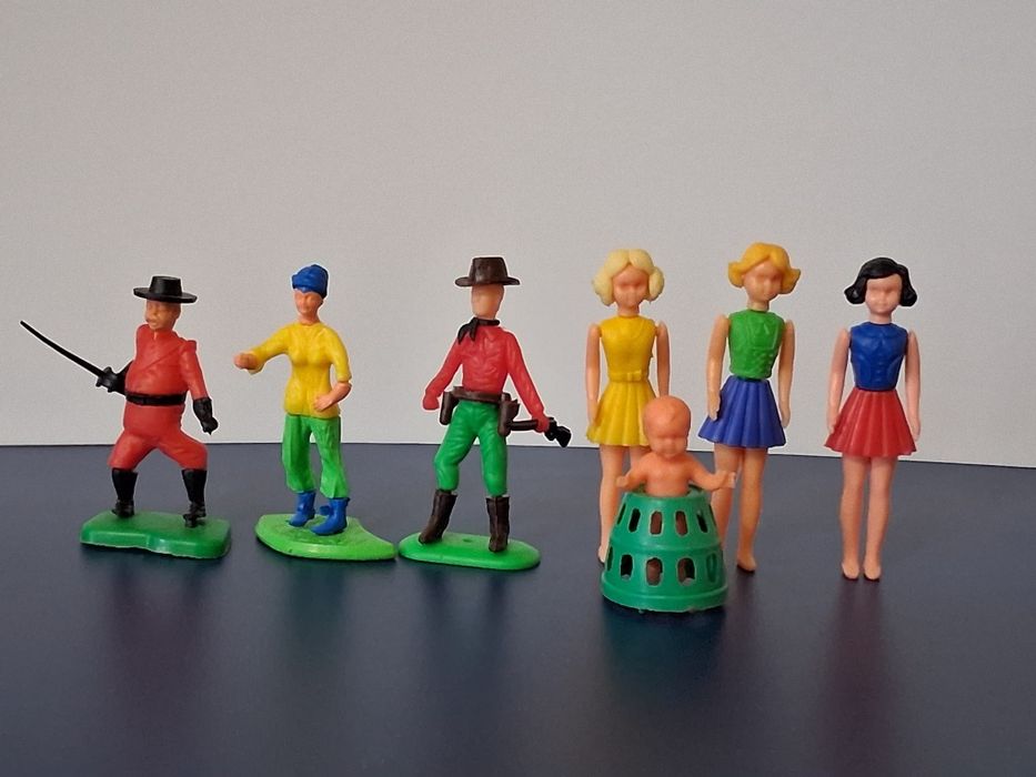 ЛОТ Стари Играчки от Шоколадови Яйца Kinder