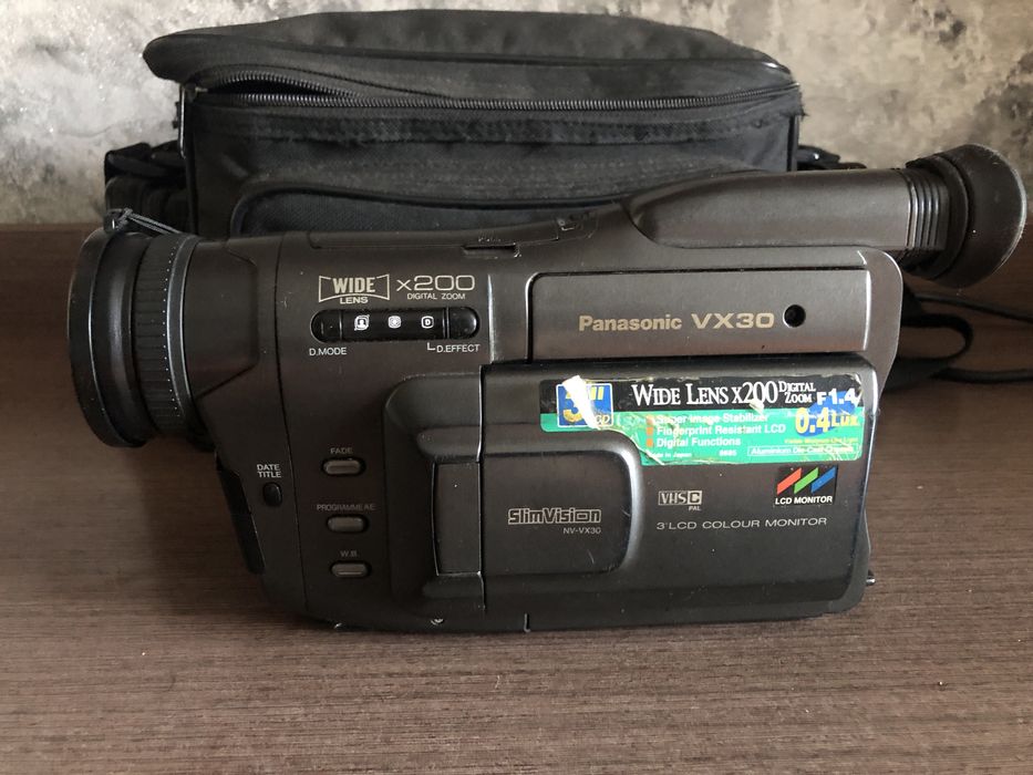 продам касетную видеокамеру panasonic